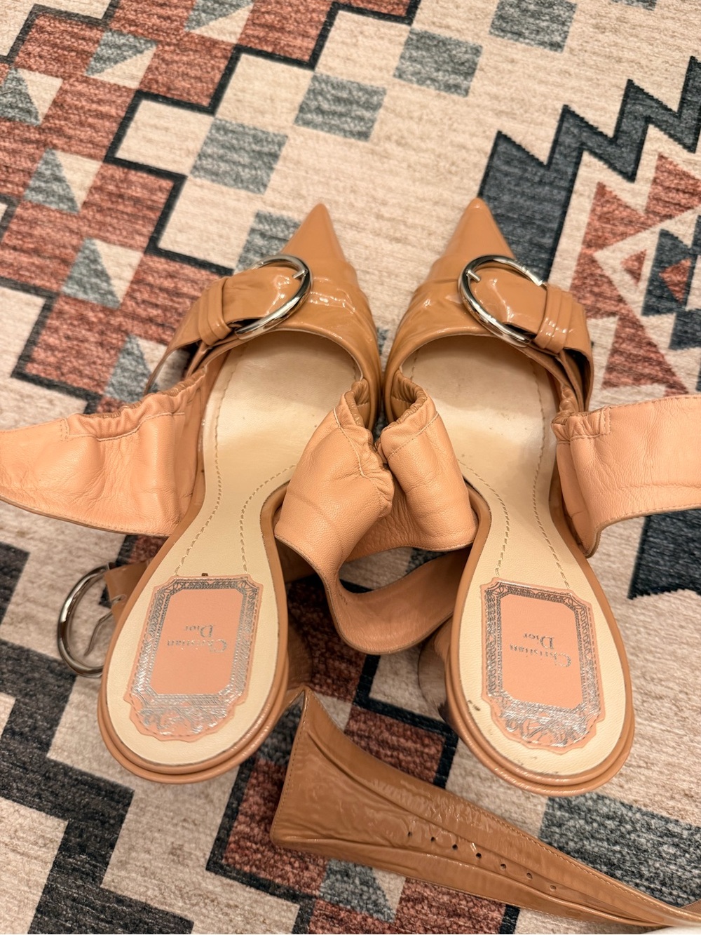 Christian Dior Conquest nude patent leather pointed-toe pumps - Picture 3 of 9